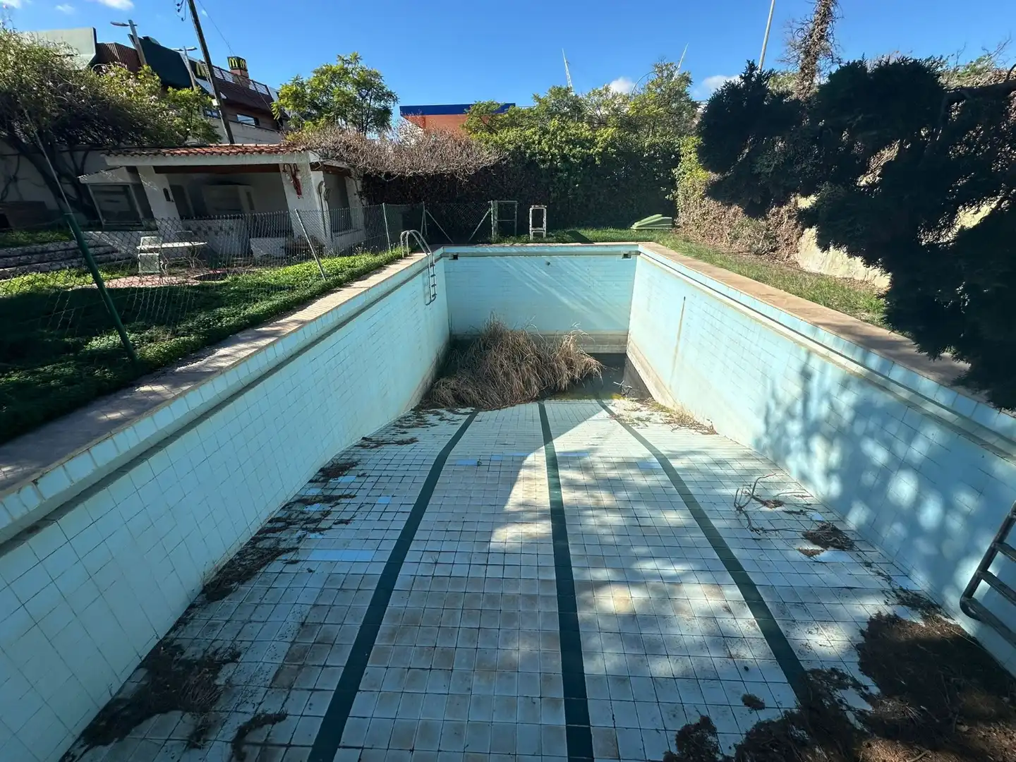 Piscina de Casa o xalet en venda en Alicante / Alacant amb Jardí privat, Terrassa i Piscina