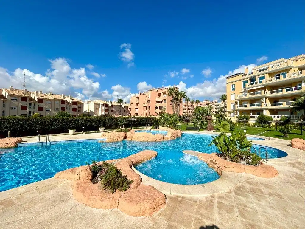 Piscina de Àtic en venda en Orihuela amb Terrassa, Balcó i Piscina comunitària