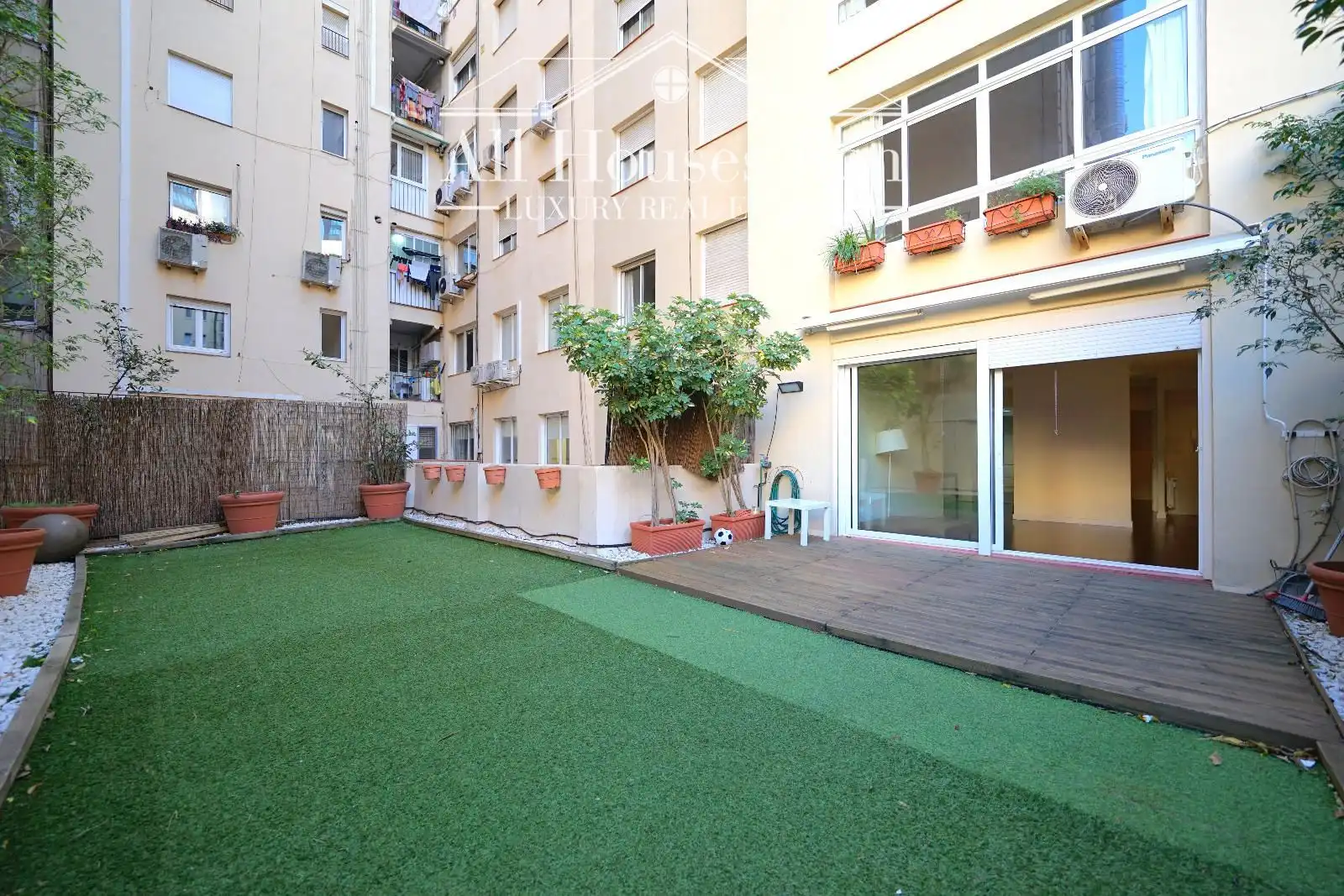 Flat with lift for sale in Sarria, imagen 2