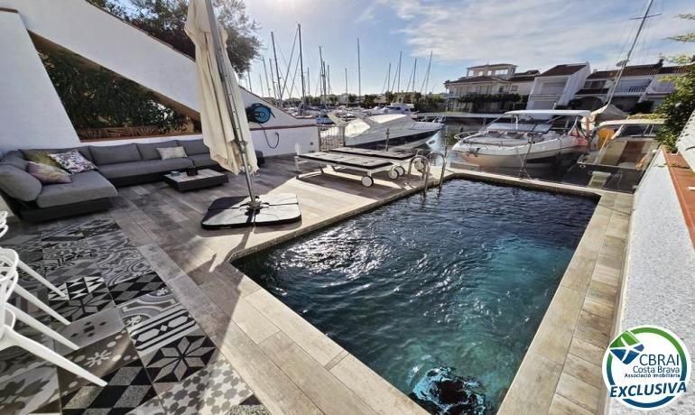 Piscina de Casa o chalet en venta en Empuriabrava con Aire acondicionado, Jardín privado y Piscina comunitaria
