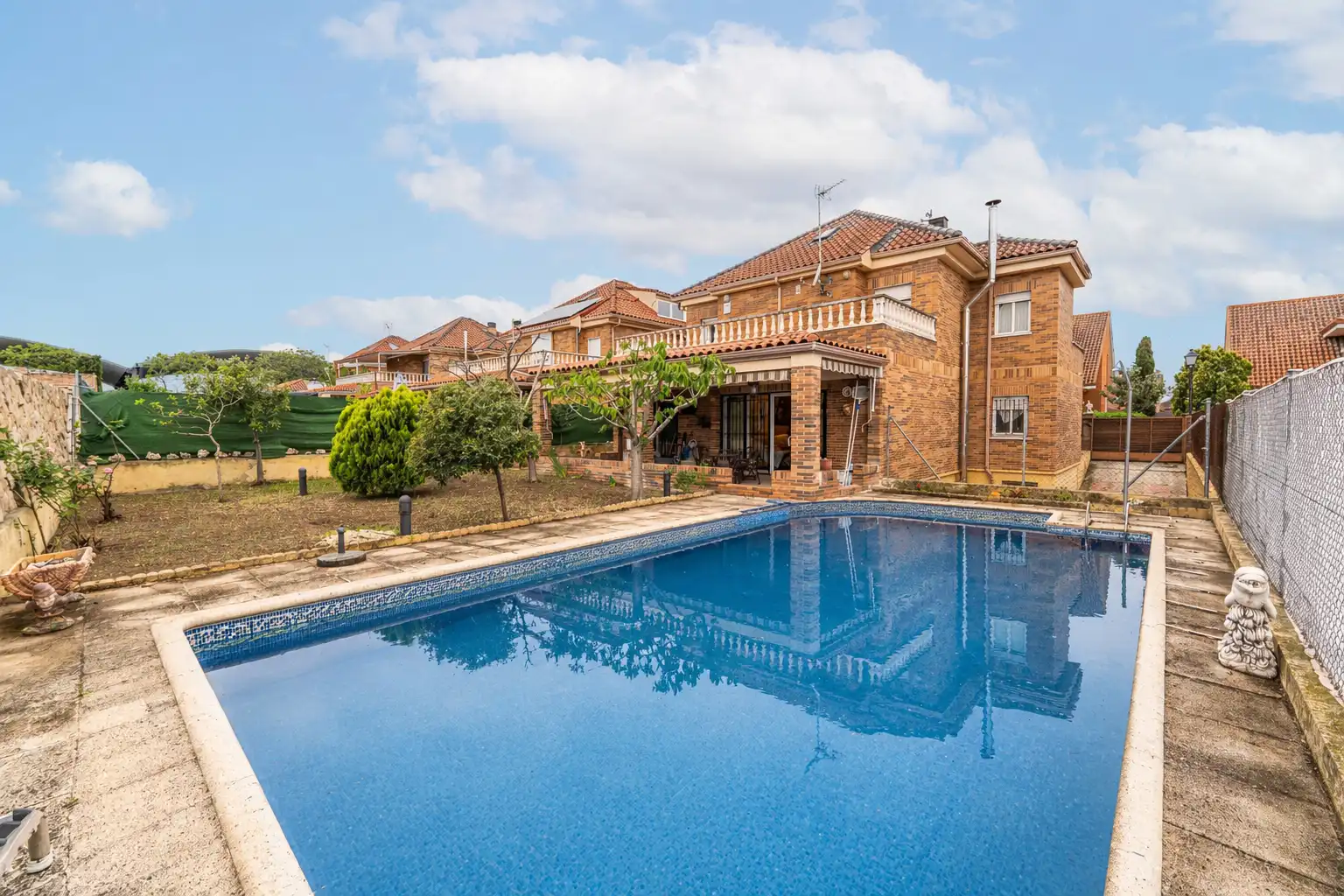 Piscina de Casa o xalet en venda en Serranillos del Valle amb Aire condicionat, Calefacció i Jardí privat