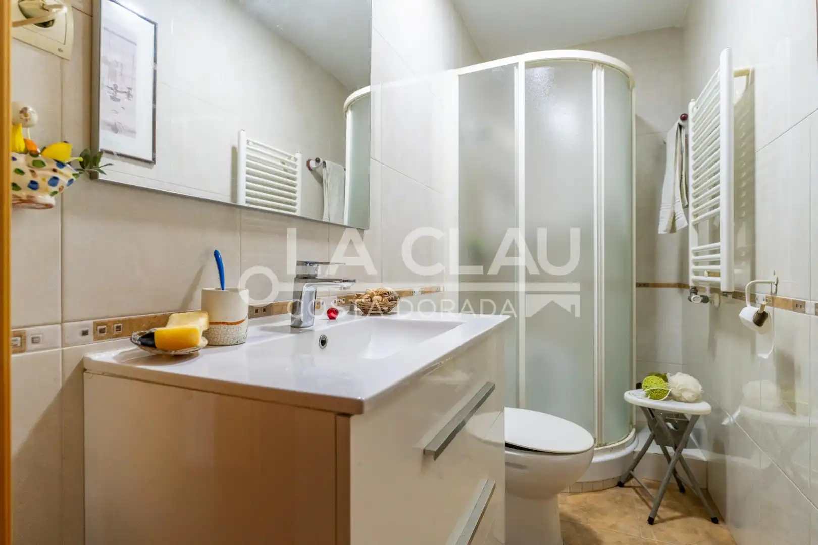 Badezimmer von Einfamilien-Reihenhaus zum Verkauf in Gavà mit Heizung