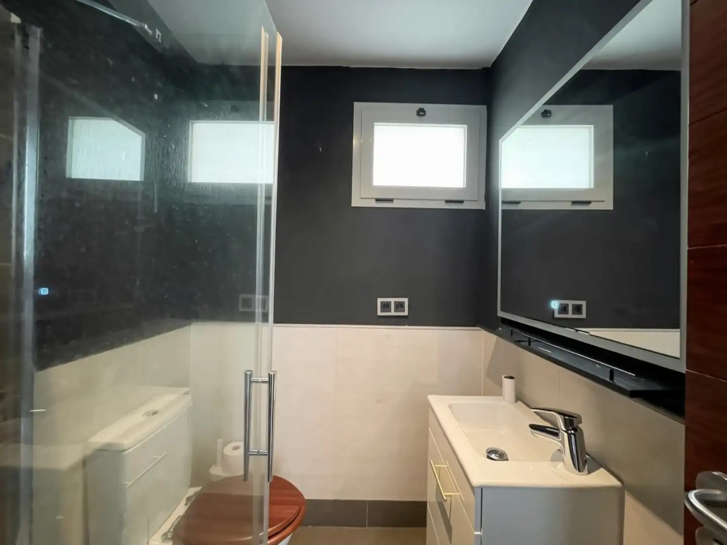 Bathroom of Flat for sale in El Rompido, Huelva