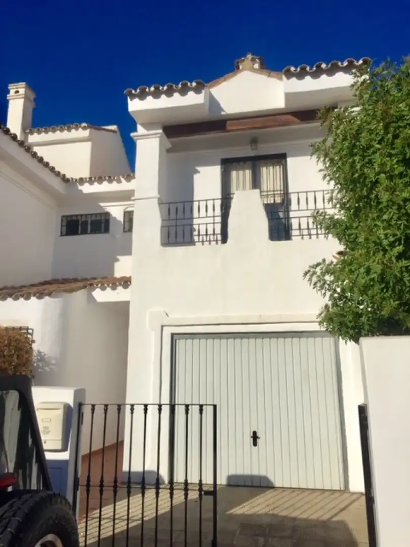Casa adosada en venda a Casco Antiguo