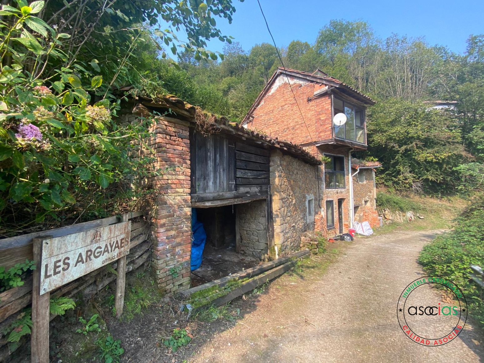 Exterior view of House or chalet for sale in San Martín del Rey Aurelio  with Heating and Storage room