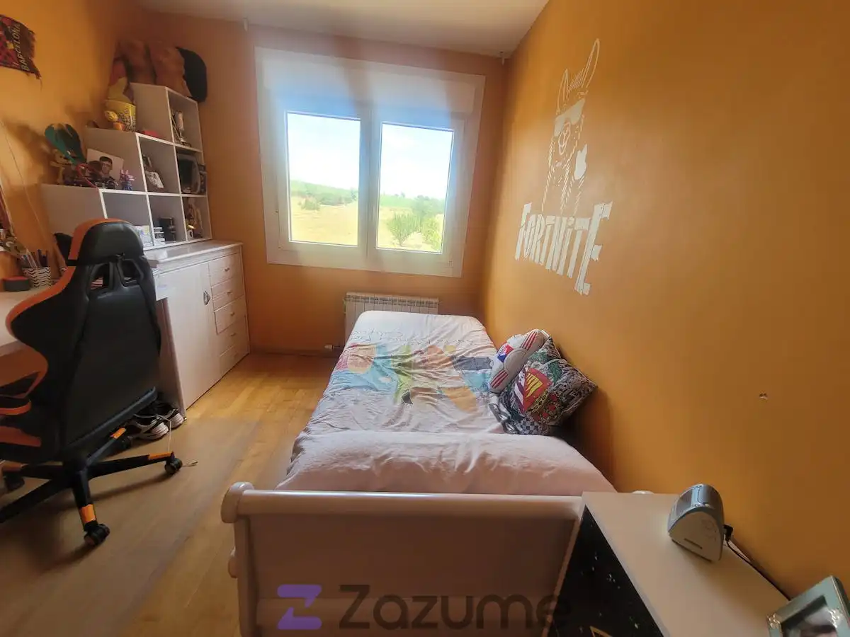 Bedroom of Flat for rent in Laguna de Duero  with Heating, Parquet flooring and Furnished