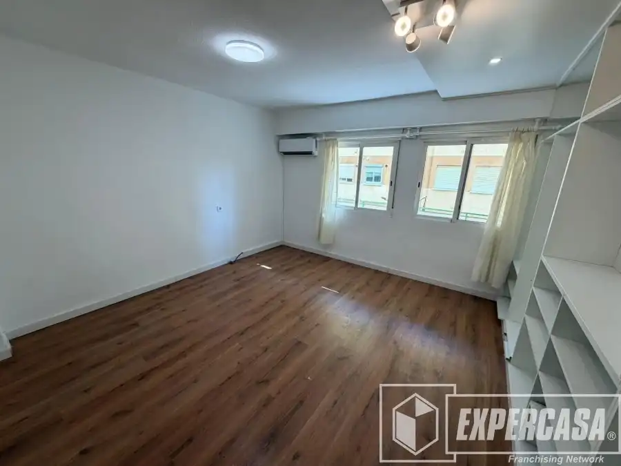 Dormitori de Pis en venda en Llíria amb Aire condicionat i Parquet