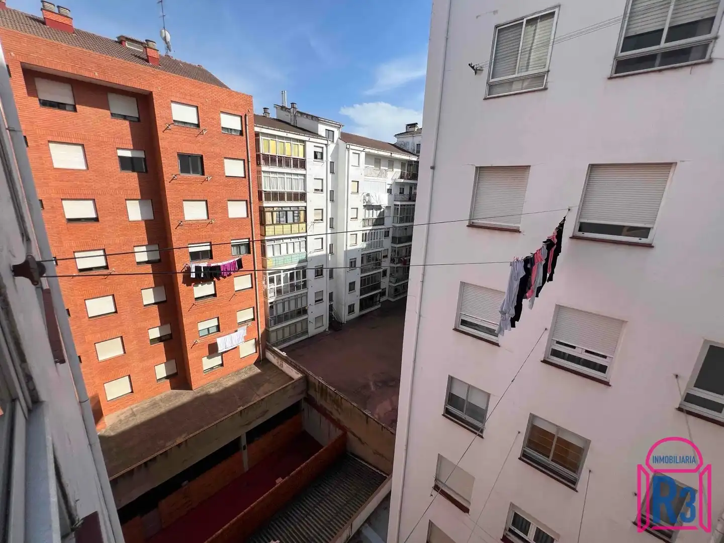 Exterior view of Flat for sale in León Capital   with Heating, Terrace and Storage room