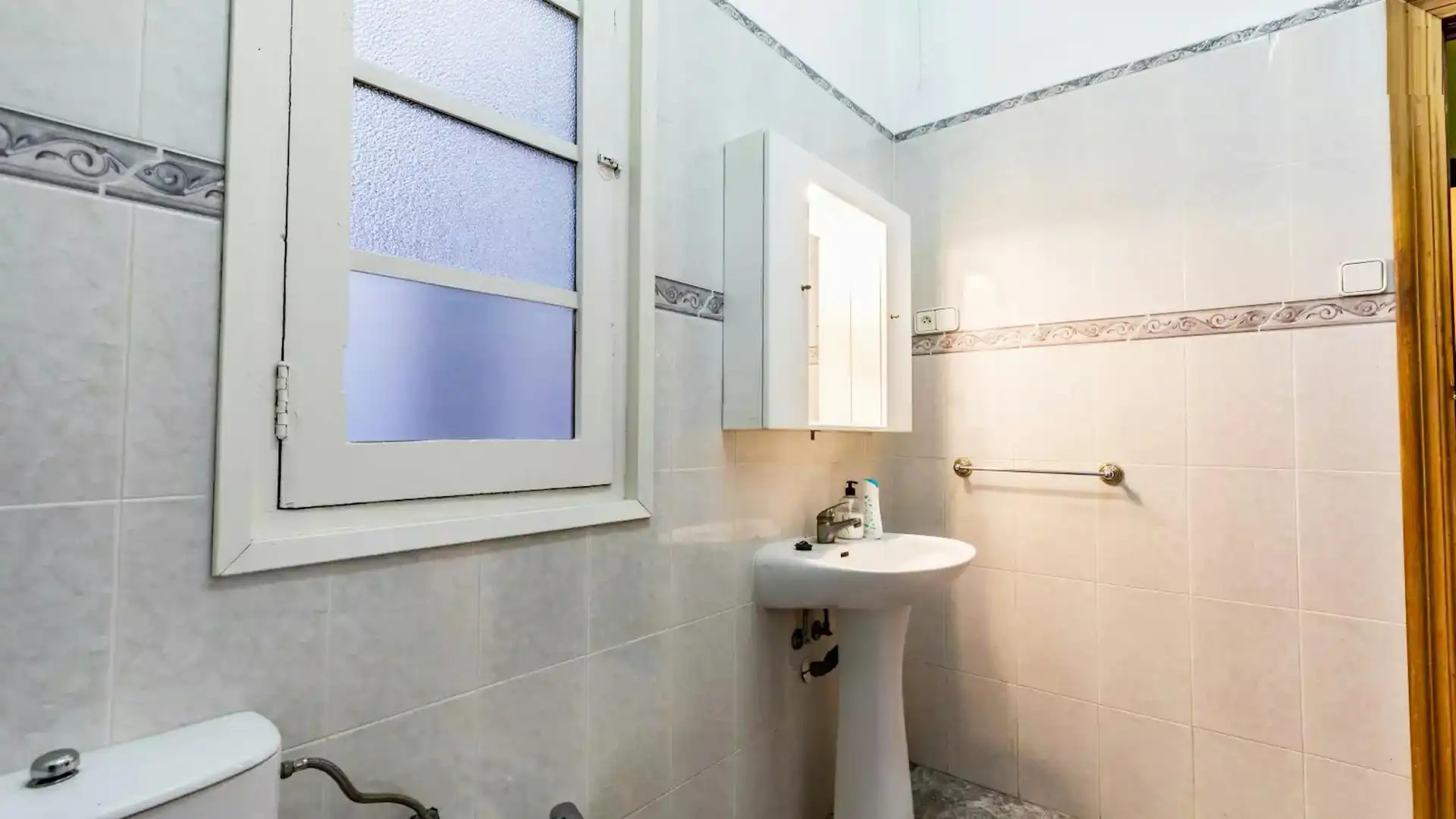 Baño de Piso para compartir en Valencia con Calefacción y Lavadora