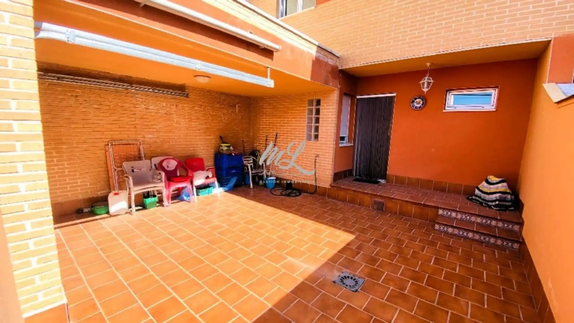 Vista exterior de Casa adosada en venda en Polán amb Aire condicionat, Calefacció i Moblat