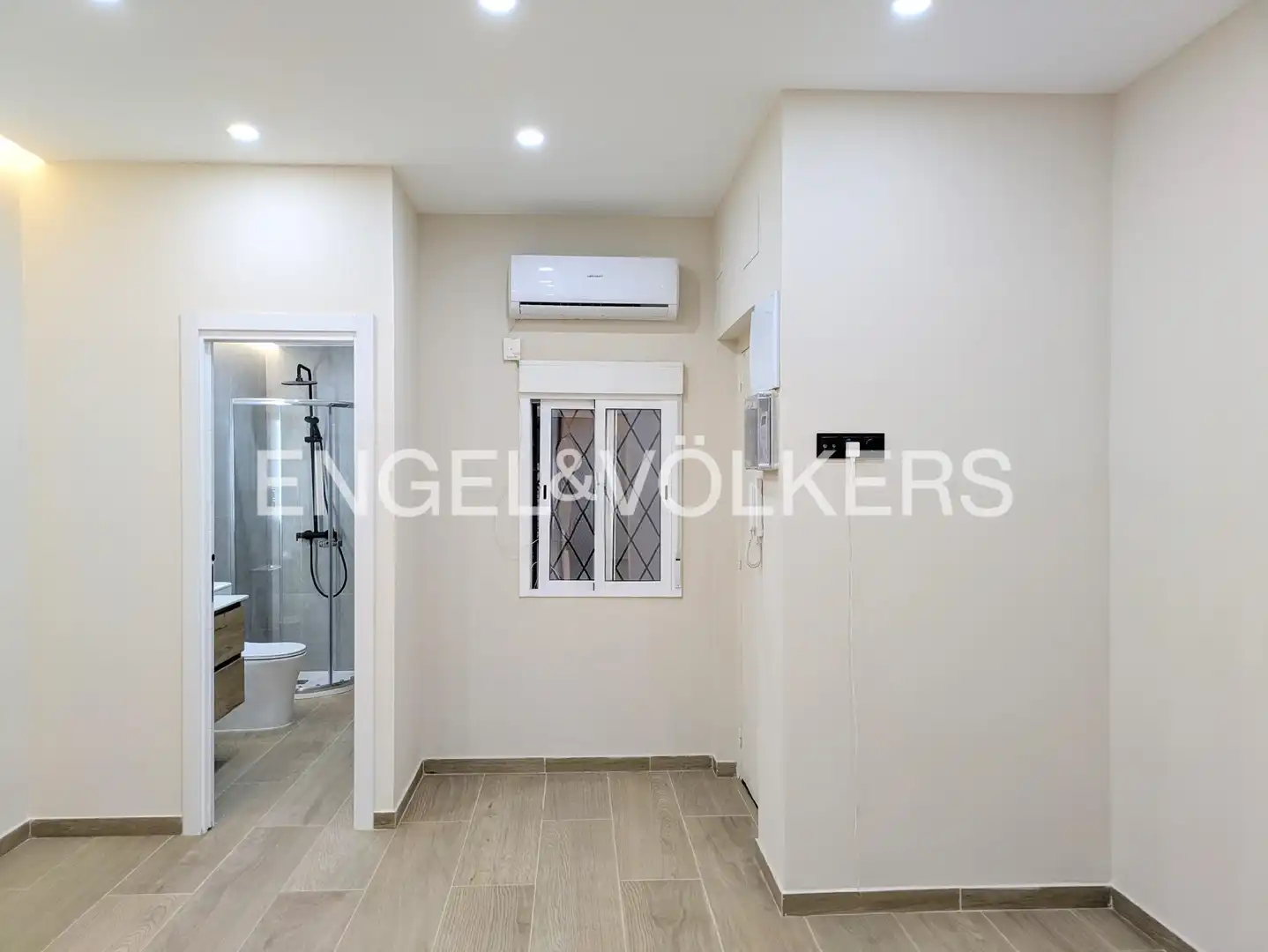 Flat for sale in Barcelona  with Air Conditioner and Heating