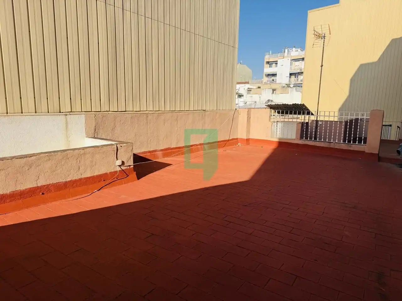 Terrassa de Casa o xalet en venda en Badalona amb Calefacció, Parquet i Balcó