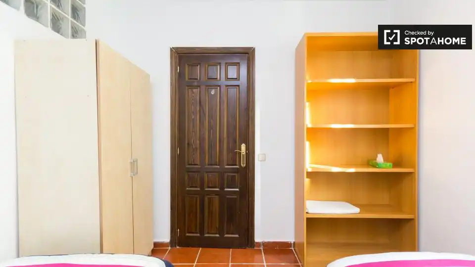 Dormitori de Apartament per a compartir en Madrid amb Aire condicionat, Calefacció i Terrassa