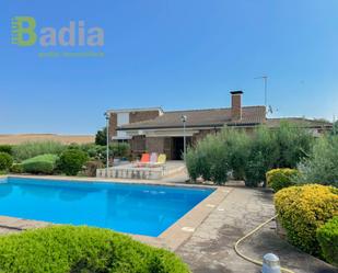 Vista exterior de Casa o xalet en venda en Alcarràs amb Calefacció, Jardí privat i Terrassa