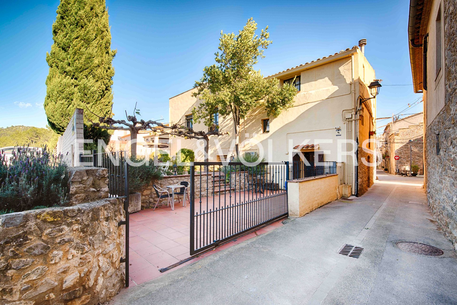 Vista exterior de Edifici en venda en Terrades amb Piscina comunitària