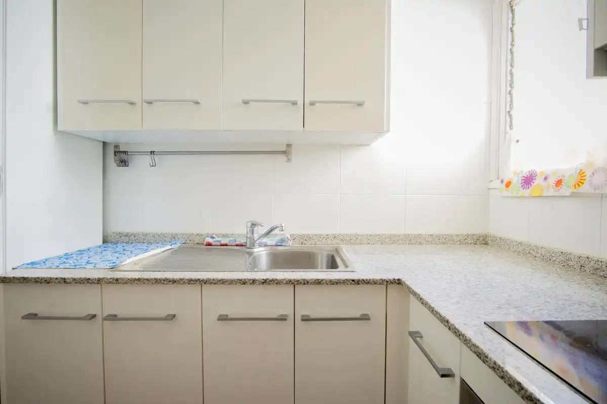 Cocina de Apartamento para compartir en L'Hospitalet de Llobregat con Amueblado, Horno y Lavadora