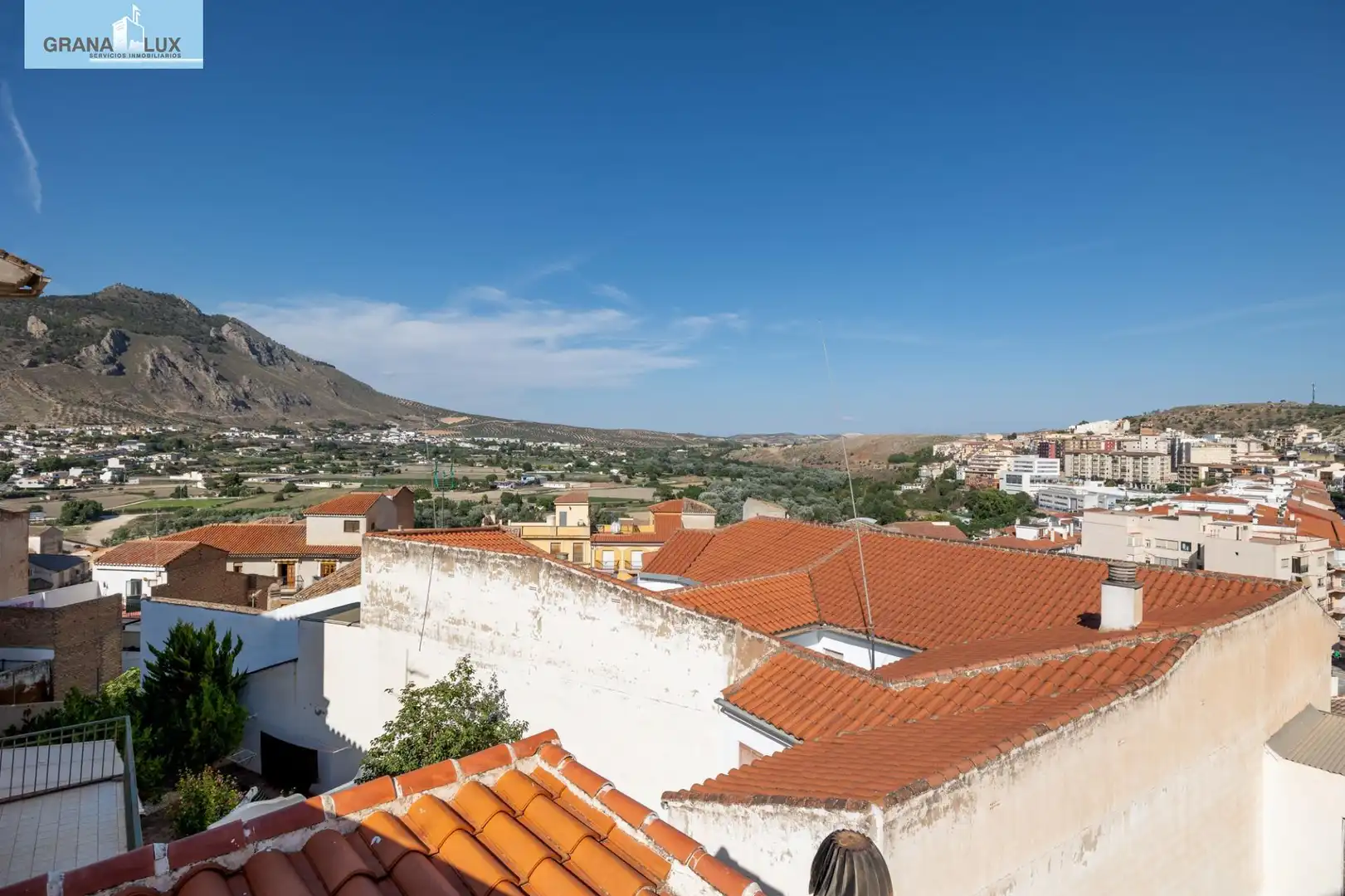 Vista exterior de Casa adosada en venda en Loja amb Aire condicionat, Calefacció i Parquet