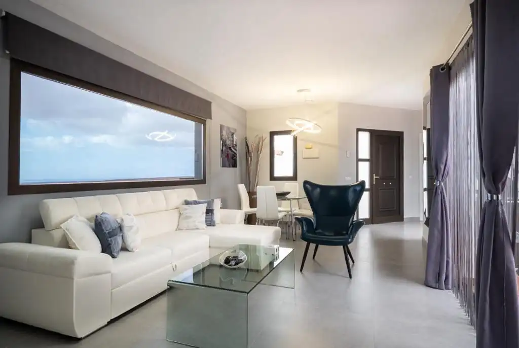 Sala d'estar de Casa o xalet en venda en La Oliva amb Aire condicionat, Jardí privat i Terrassa
