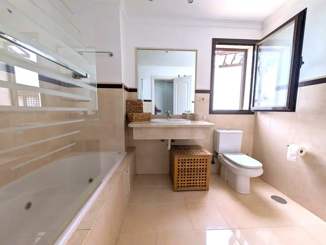 Bathroom of Attic for sale in La Alcaidesa  with Air Conditioner, Heating and Terrace