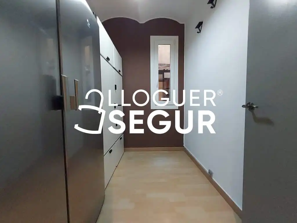 Pis de lloguer a Violant d'Hongria , Sants-Badal