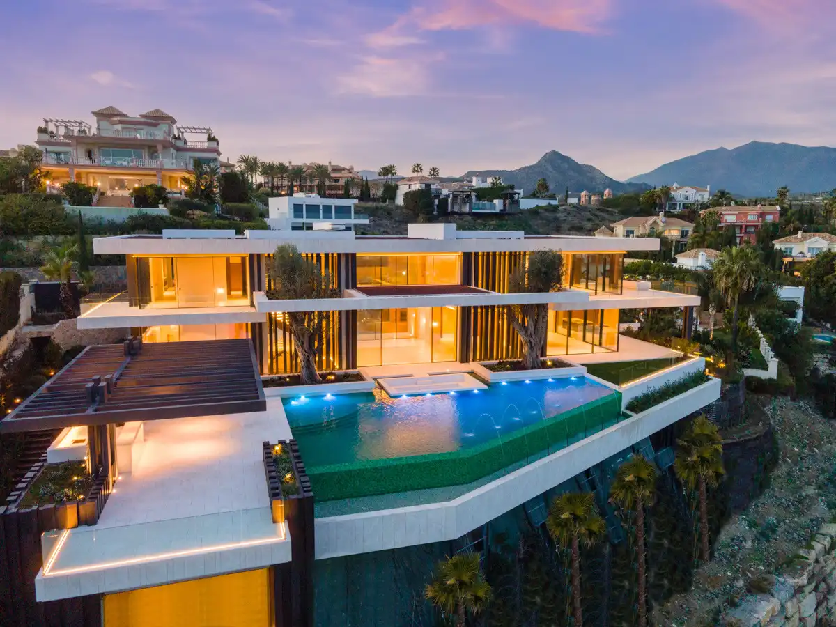 House with pool for sale in Marbella Centro