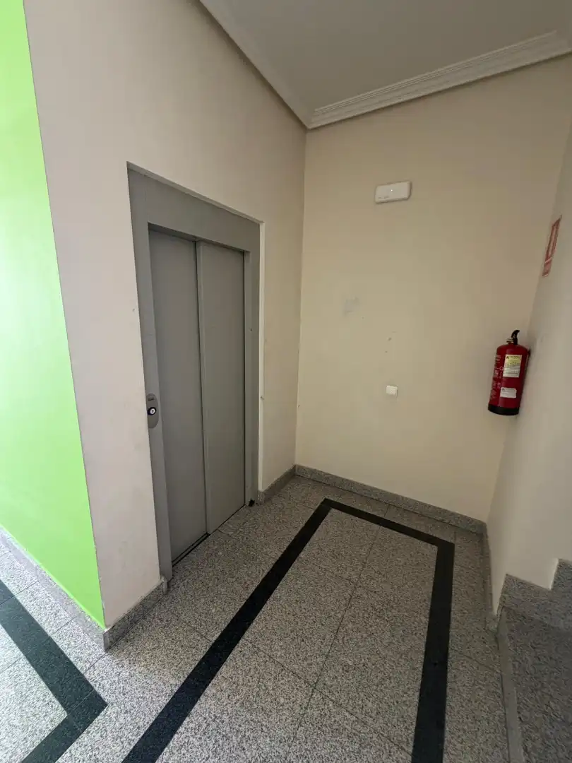 Piso en venta en Ávila con Calefacción, Terraza y Trastero