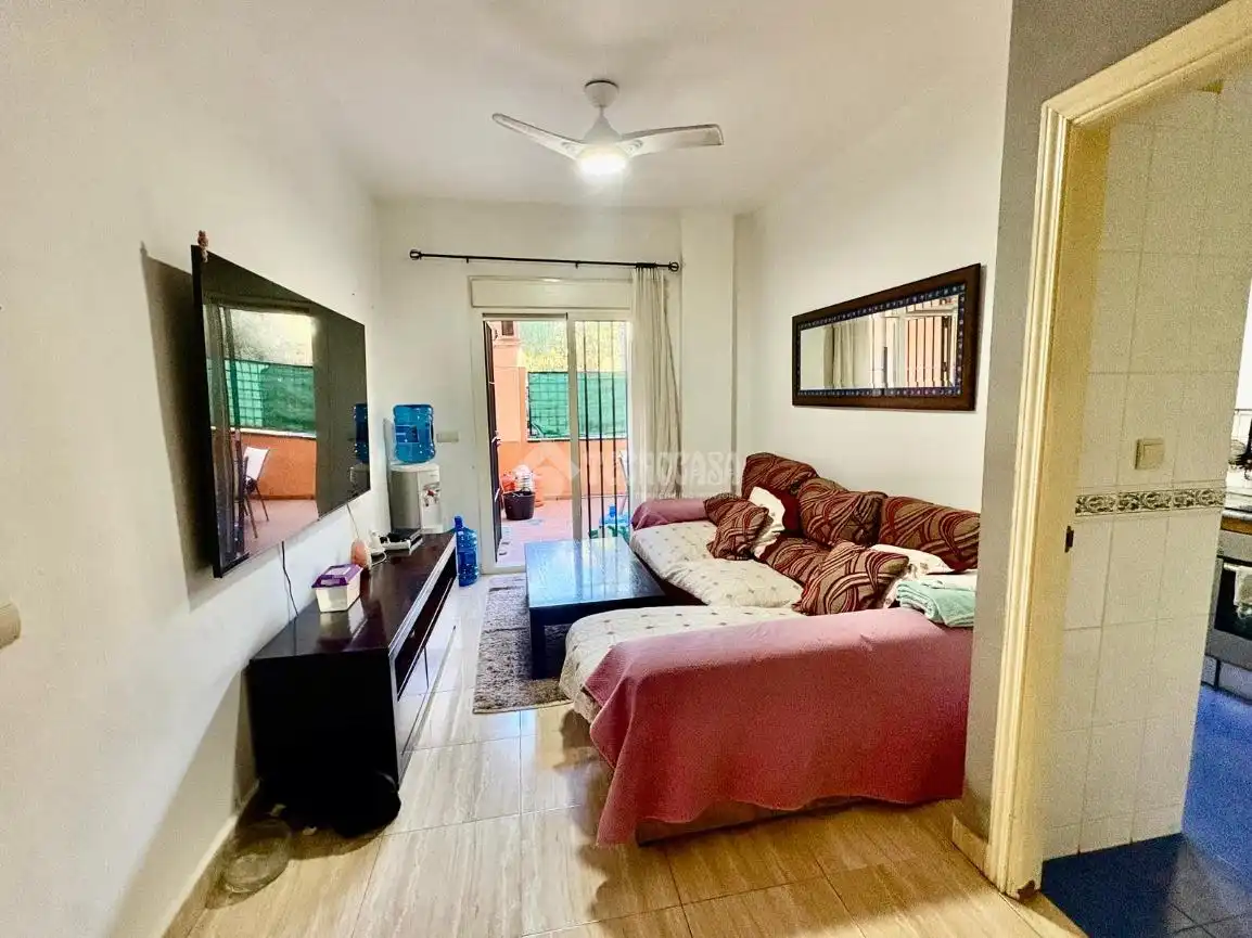 Sala d'estar de Pis en venda en Manilva amb Piscina comunitària