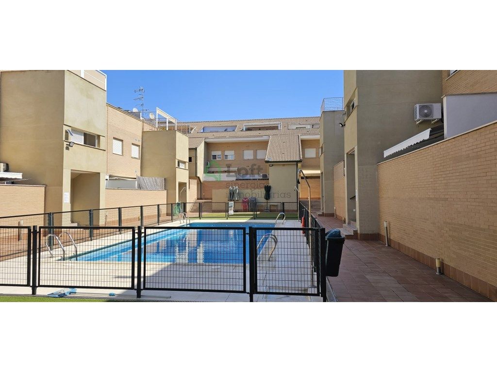Piscina de Apartament en venda en Badajoz Capital amb Aire condicionat, Terrassa i Piscina comunitària