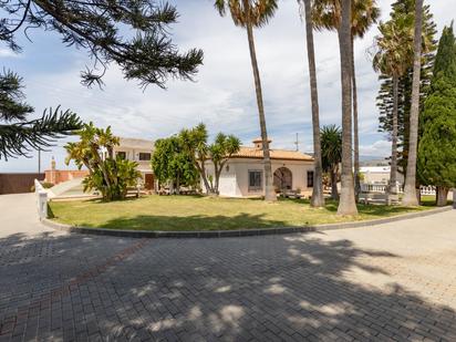 Vista exterior de Casa o xalet en venda en Motril amb Calefacció, Jardí privat i Piscina