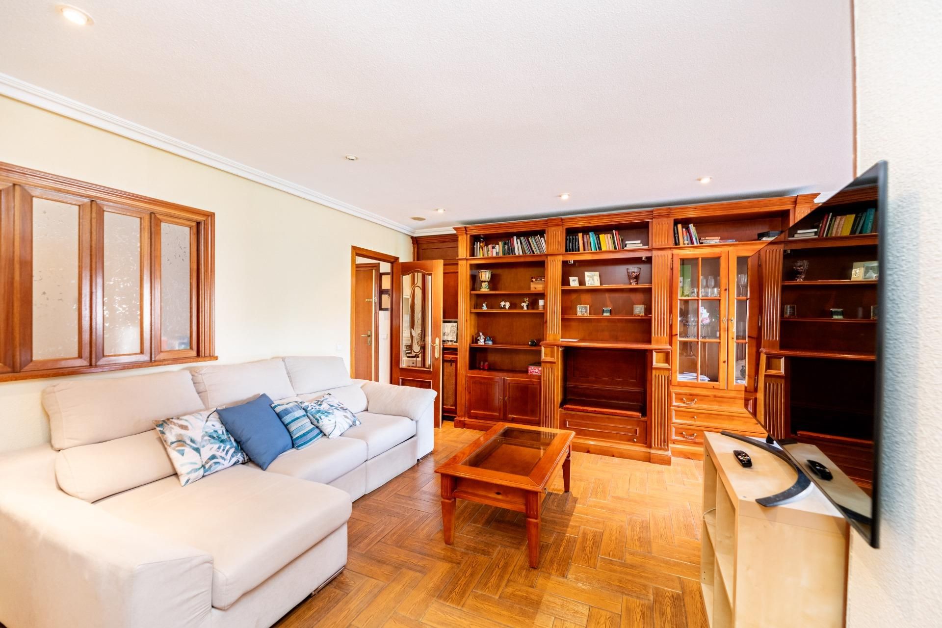 Living room of Flat for sale in Fuenlabrada  with Air Conditioner, Heating and Terrace