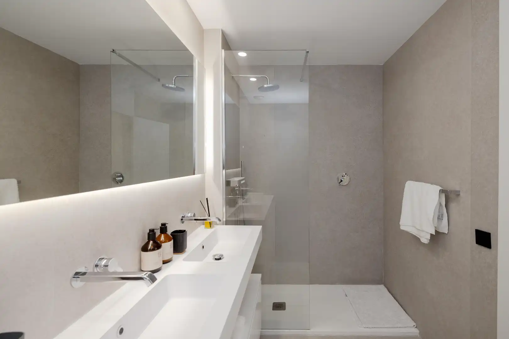 Baño de Piso en venta en Marbella con Aire acondicionado, Calefacción y Terraza