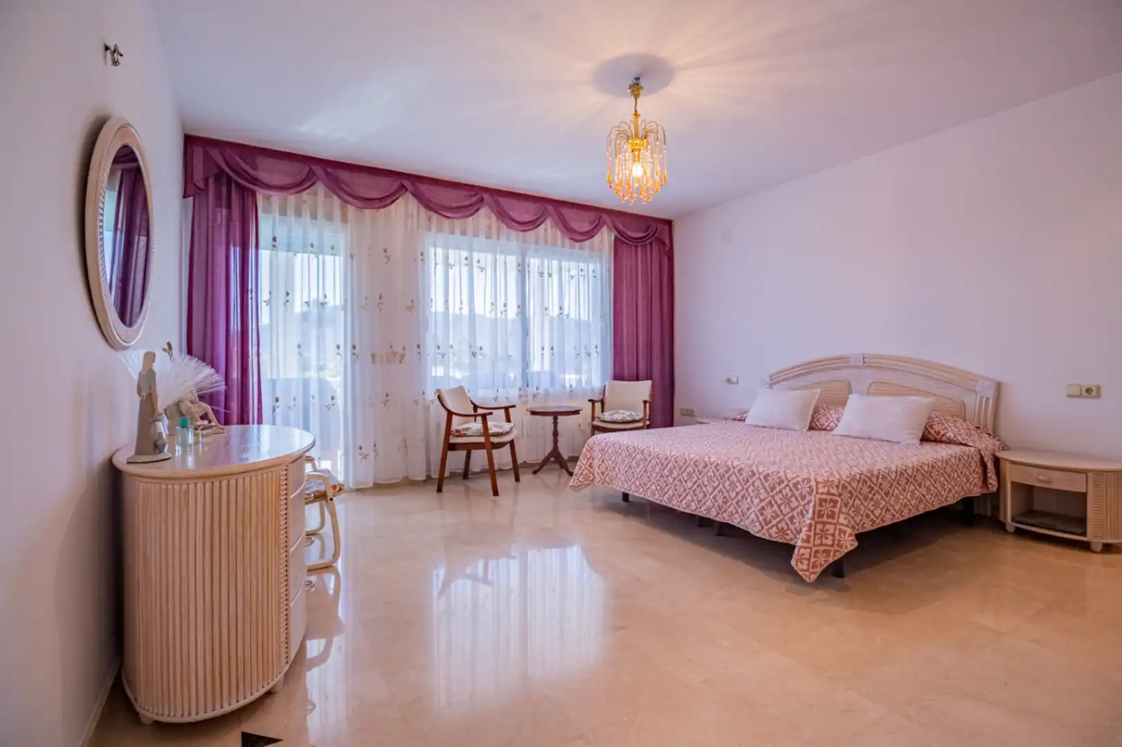 Habitación de Casa o chalet en venta en L'Alfàs del Pi con Aire acondicionado, Calefacción y Jardín privado