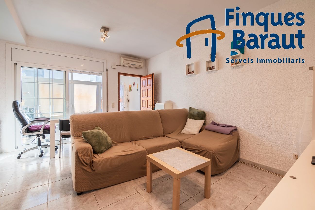 Exterior view of Single-family semi-detached for sale in Empuriabrava  with Air Conditioner, Heating and Terrace