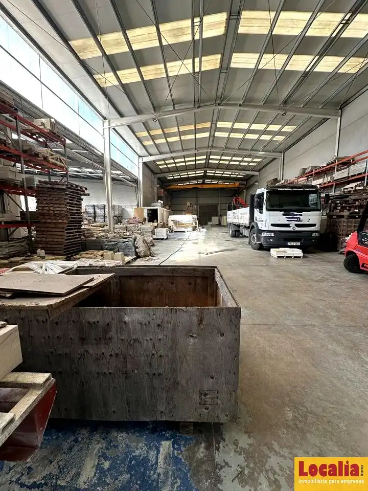 Fabrikhallen zur Miete in Los Corrales de Buelna 