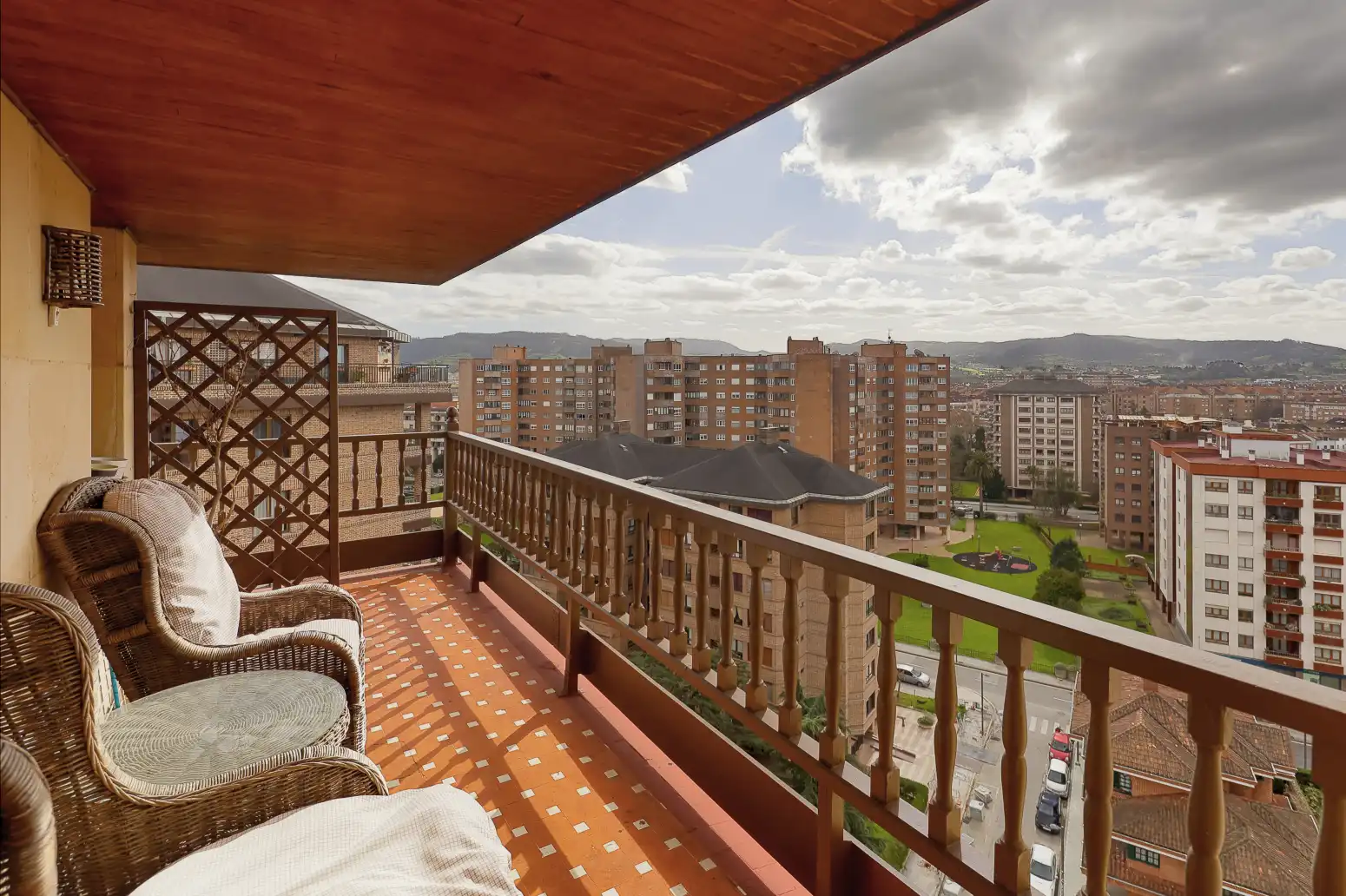 Terraza de Ático en venta en Gijón  con Calefacción, Parquet y Terraza