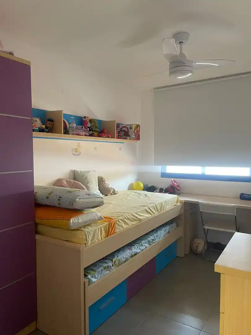 Dormitori de Apartament de lloguer en Águilas amb Aire condicionat, Piscina i Balcó
