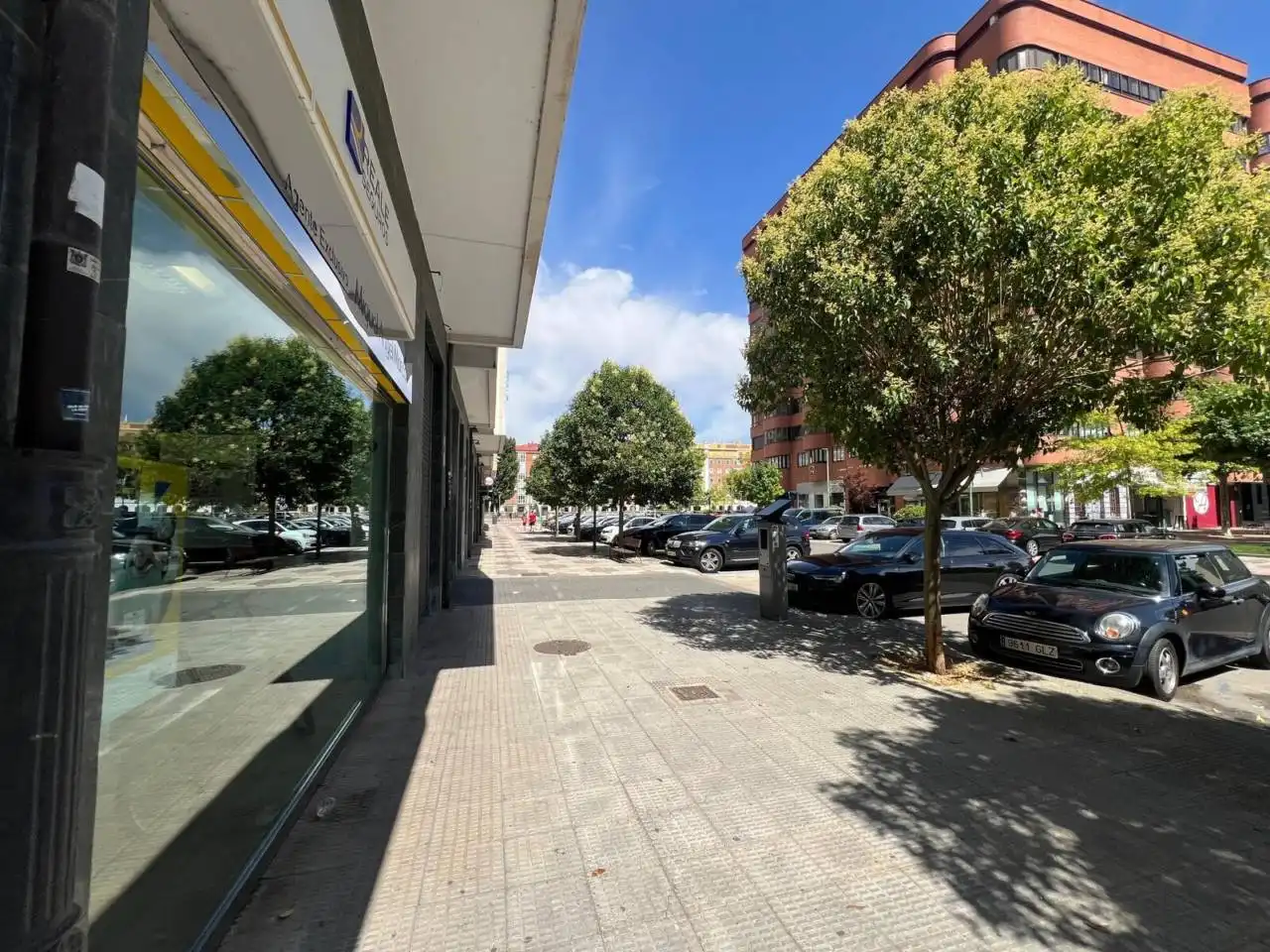 Außenansicht von Büro zur Miete in Burgos mit Klimaanlage und Heizung