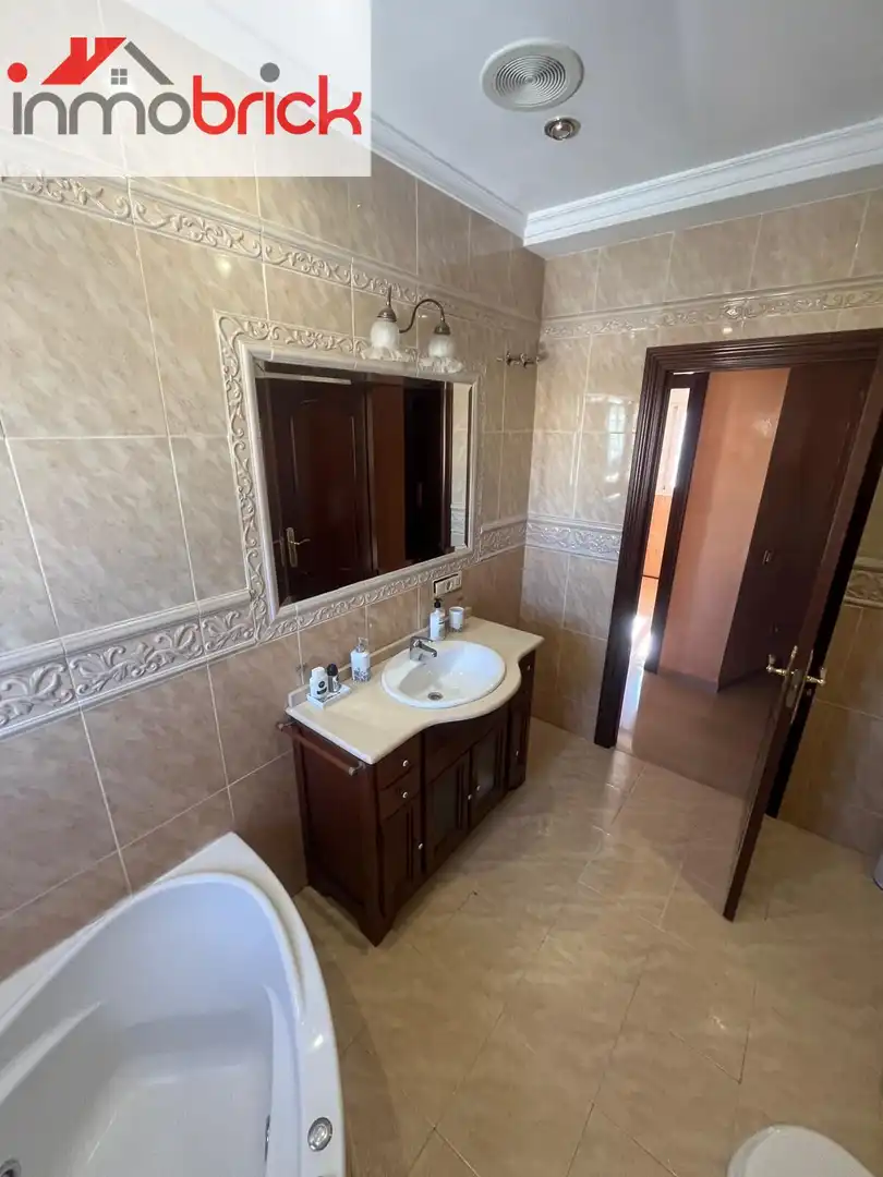 Baño de Casa o chalet en venta en Lucena con Calefacción, Terraza y Piscina