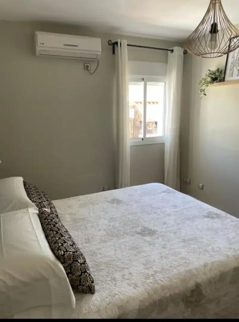 Bedroom of Flat for rent in  Sevilla Capital  with Air Conditioner and Terrace