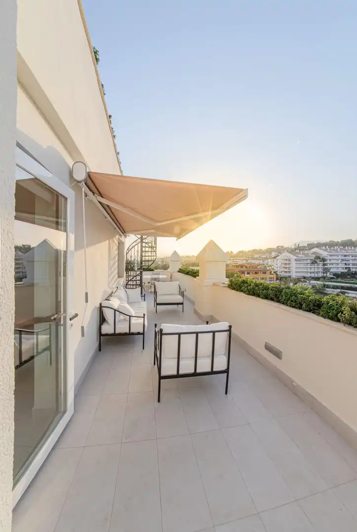 Terrasse von Dachboden zur Miete in Marbella mit Klimaanlage, Möbliert und Fernseher