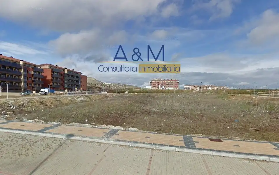 Terreny residencial en venda a Ramon Margalef