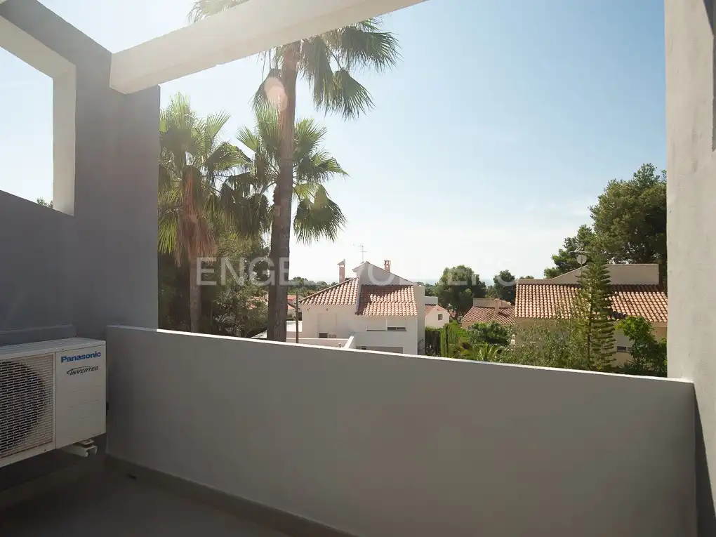 Vista exterior de Casa o xalet en venda en Benicasim / Benicàssim amb Calefacció, Terrassa i Piscina
