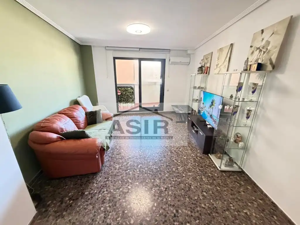 Sala d'estar de Pis en venda en Alzira amb Aire condicionat i Terrassa