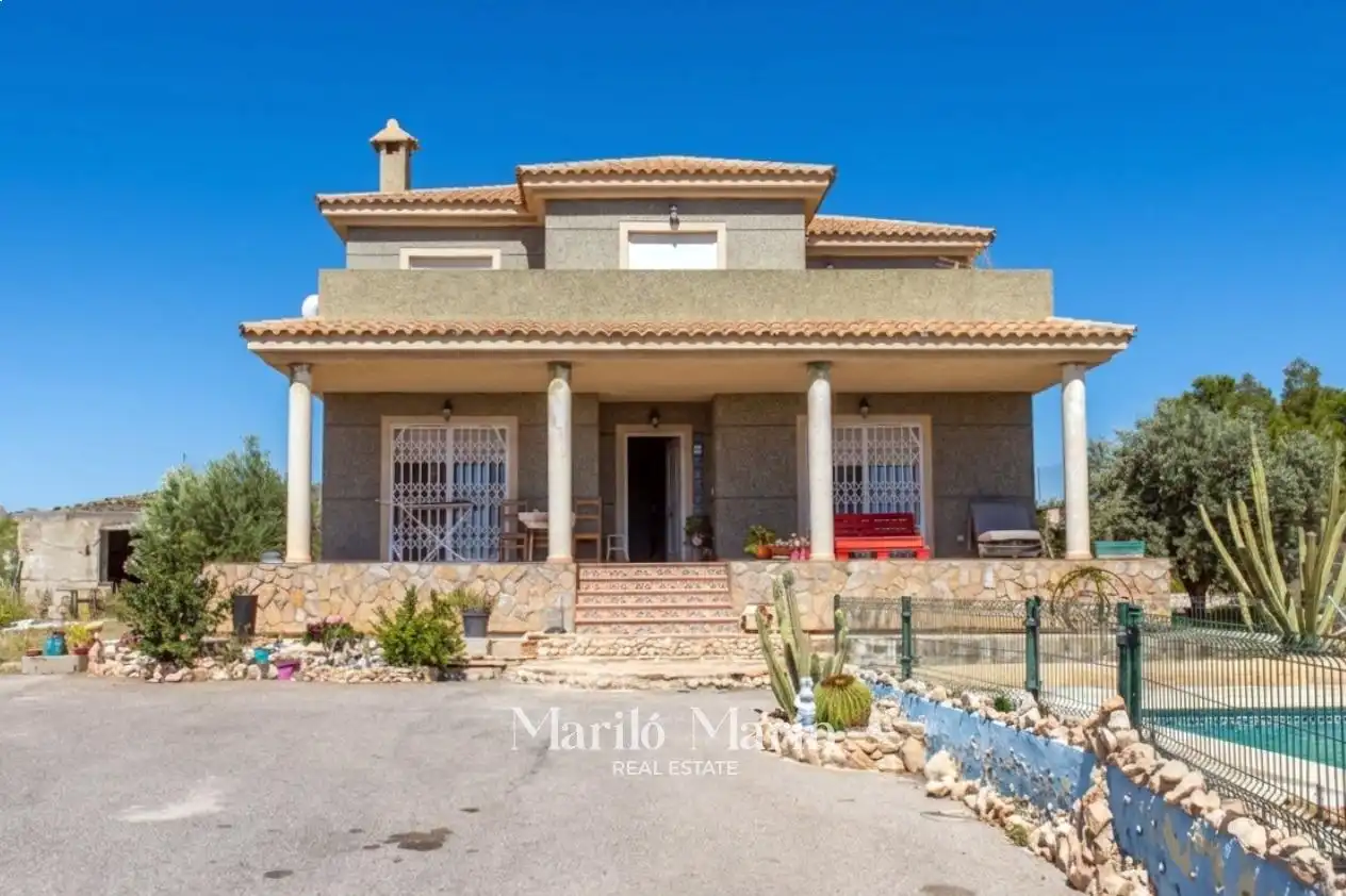 Vista exterior de Casa o chalet en venta en Alicante / Alacant con Jardín privado, Terraza y Piscina