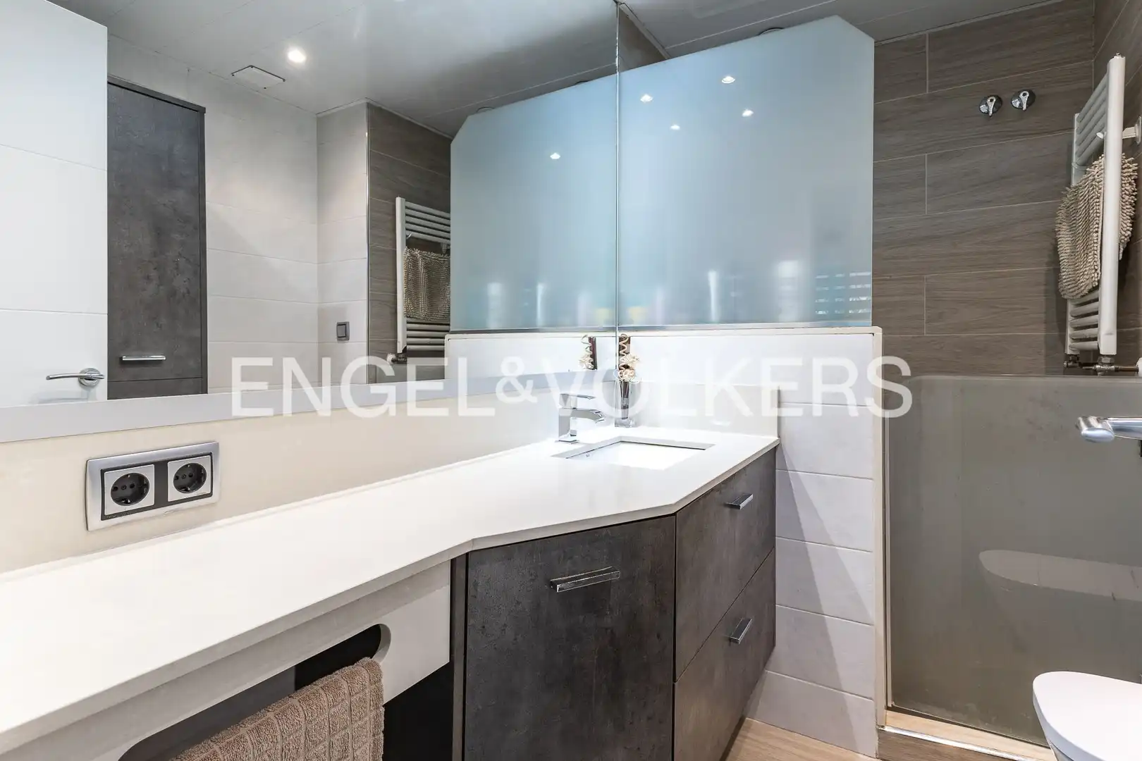 Bathroom of Houses for sale in Badalona  with Air Conditioner, Heating and Private garden