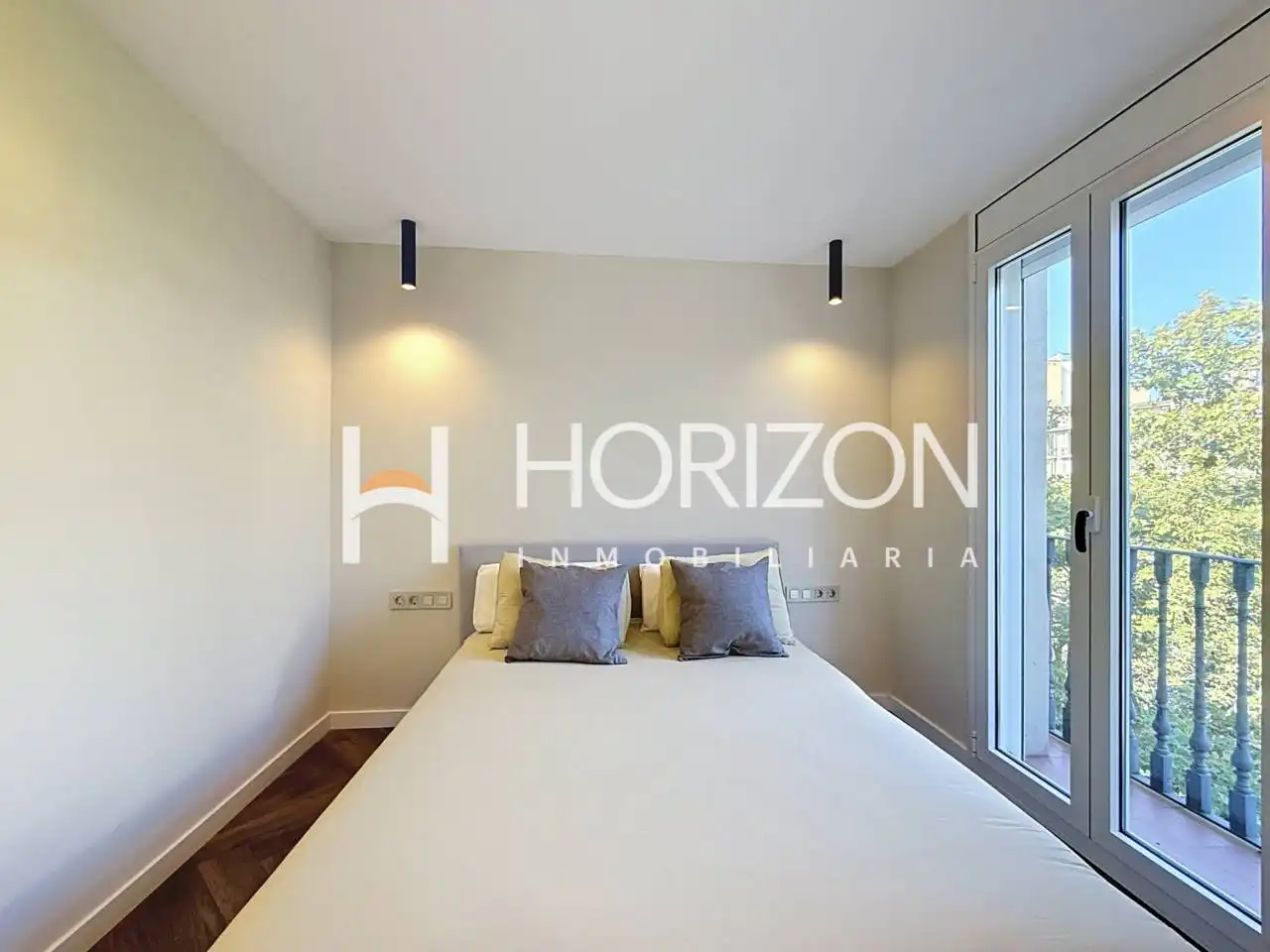 Bedroom of Flat for sale in Barcelona  with Air Conditioner, Heating and Parquet flooring