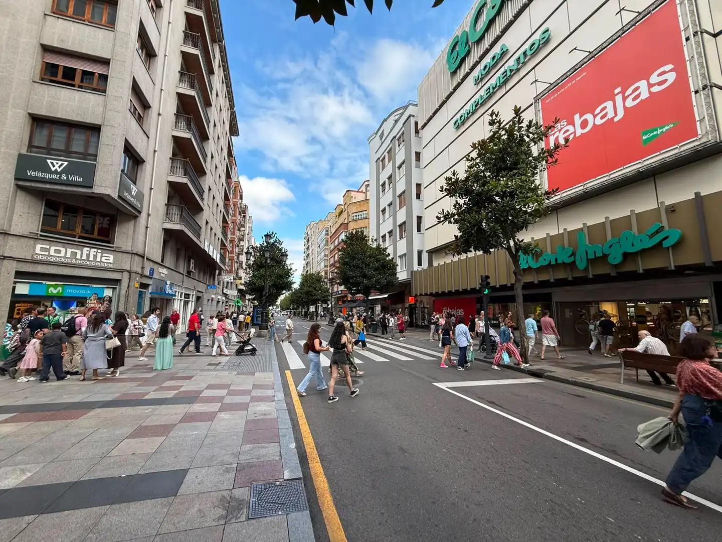 Vista exterior de Oficina de alquiler en Oviedo  con Calefacción, Terraza y Amueblado