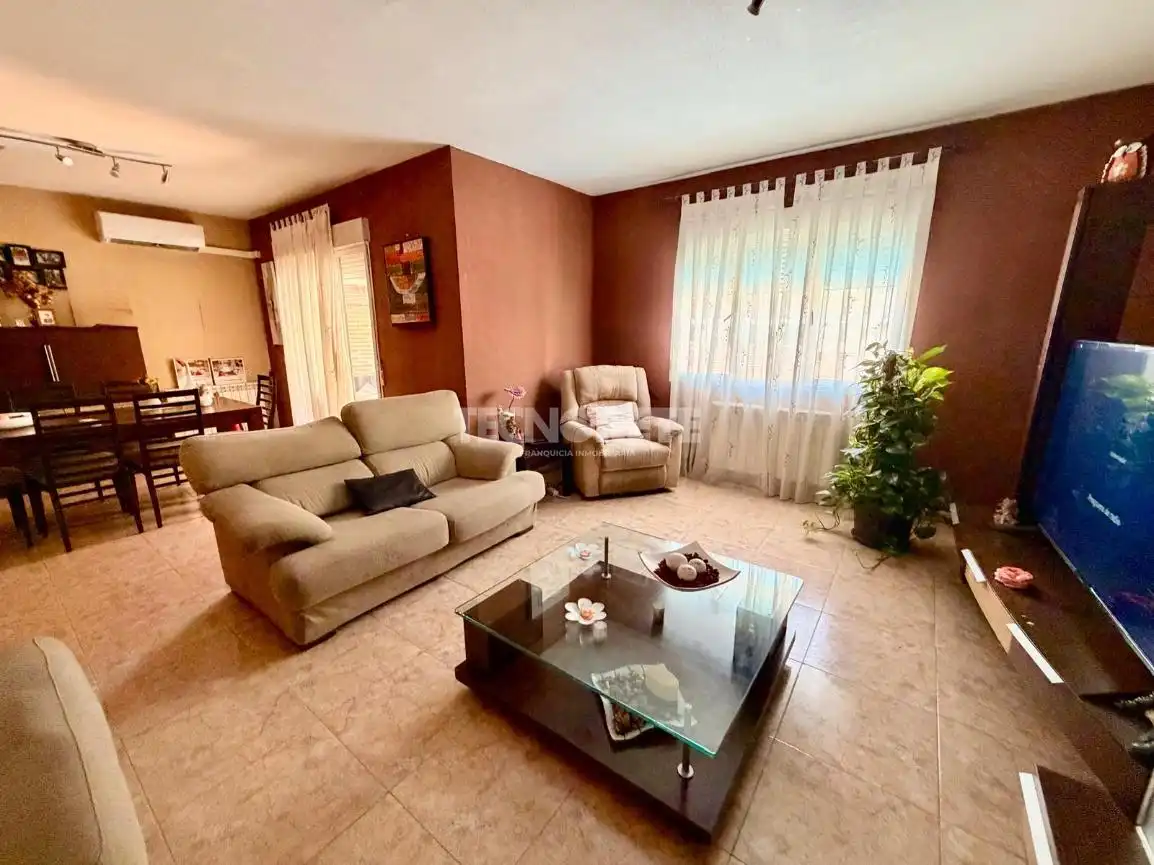 Sala de estar de Casa adosada en venta en Illescas con Aire acondicionado