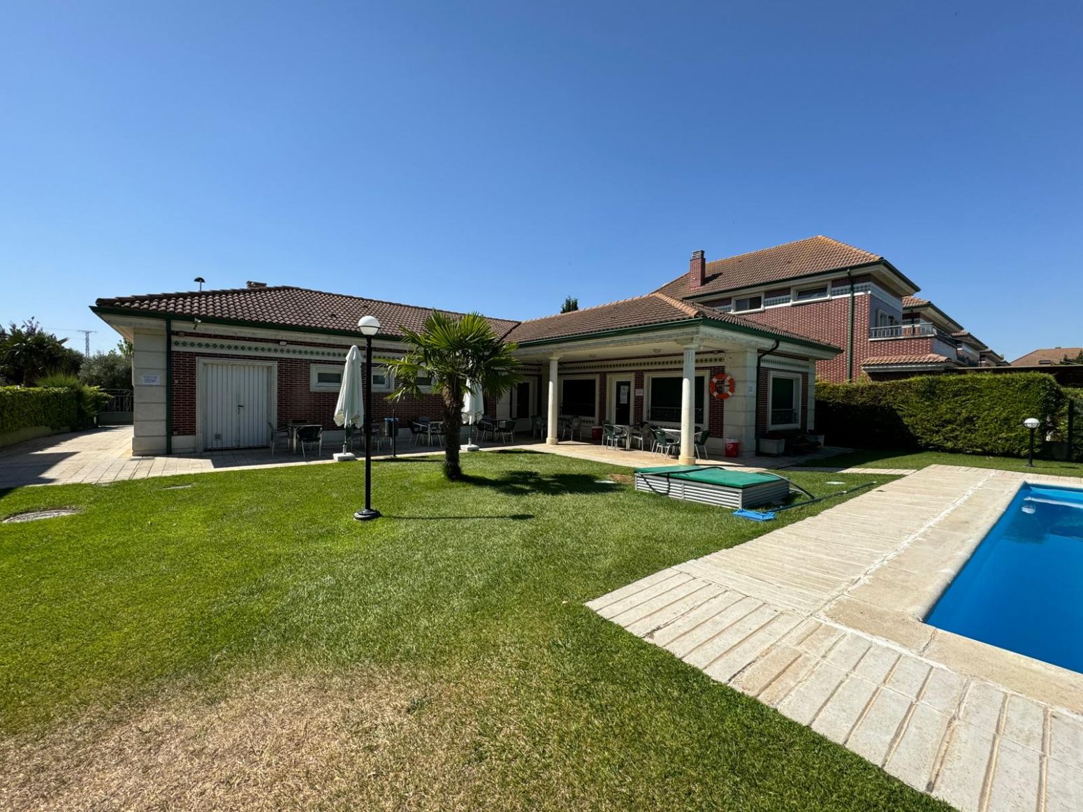 Vista exterior de Àtic en venda en Grijota amb Calefacció, Jardí privat i Terrassa