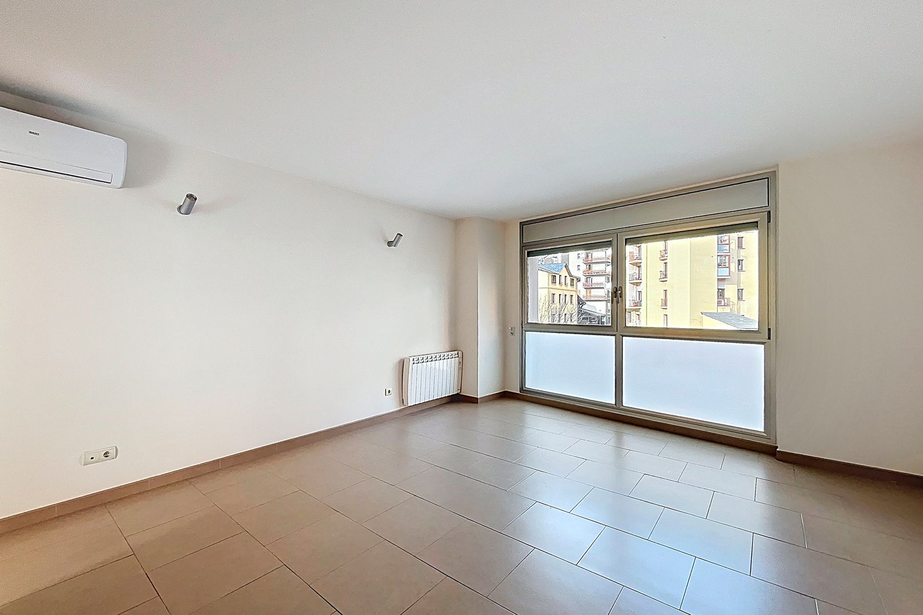 Sala d'estar de Apartament en venda en Escaldes – Engordany amb Calefacció i Traster